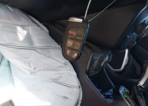 2020 Jeep Renegade Latitude 4X4 из США, поврежденный, VIN ZACNJBBB5LPL84012